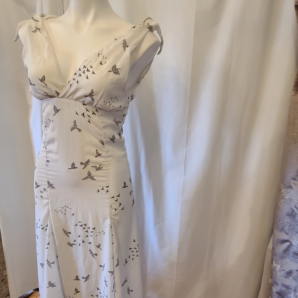 H&M Crane Bird Midi Dress Summer Tie V neck